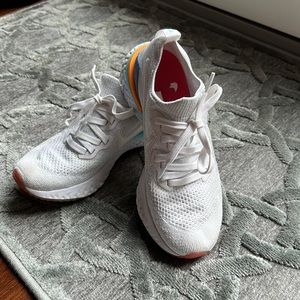 Nike womens Epic running shoe